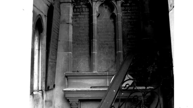 Chapelle abandonnée à Lestrem, noir et blanc